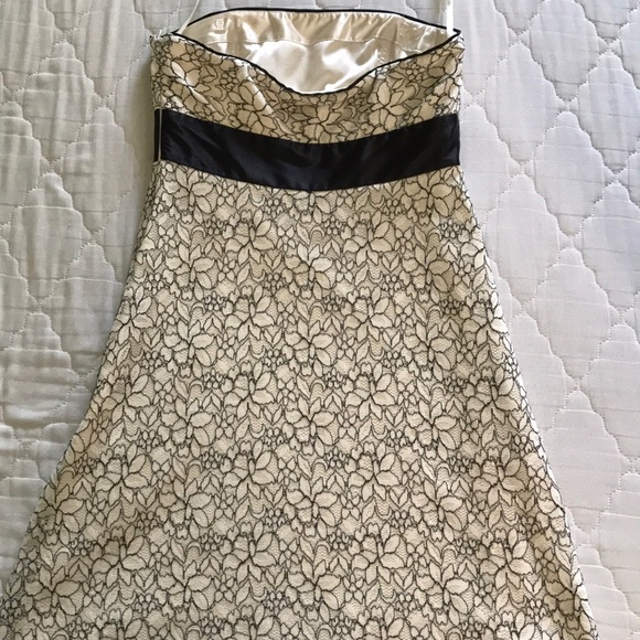 White House Black Market Strapless Dress - Picture 2 of 3